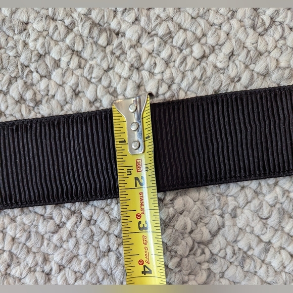 Women's Elasticized Black Belt With Flower/Rosette Bow Detail - Picture 10 of 11